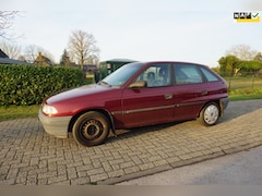 Opel Astra - 1.6i Young