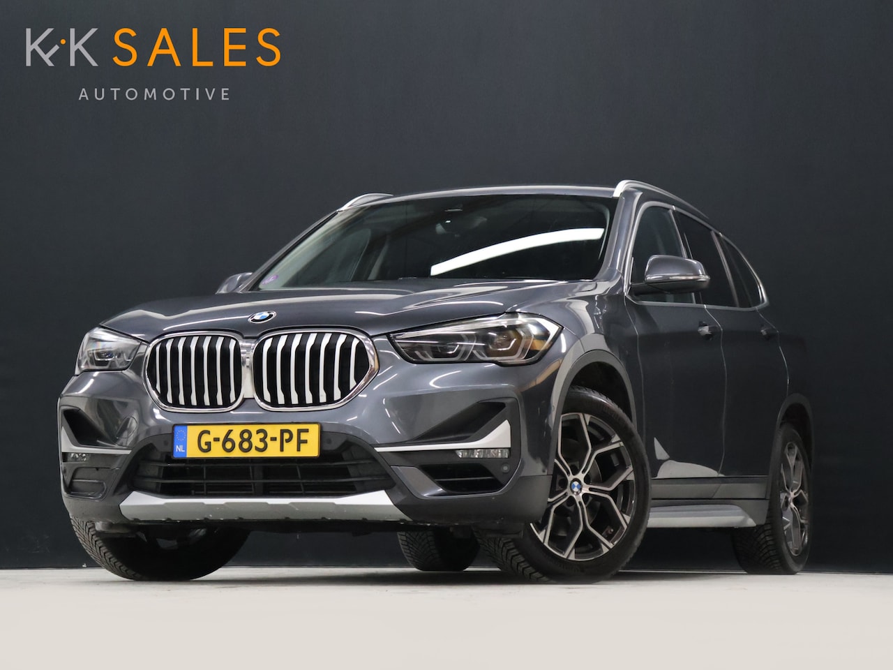 BMW X1 - sDrive20i VDL Nedcar Edition [GROOT NAVIGATIE, TREKHAAK, HUD, PDC V+A, BLUETOOTH TELEFOON, - AutoWereld.nl