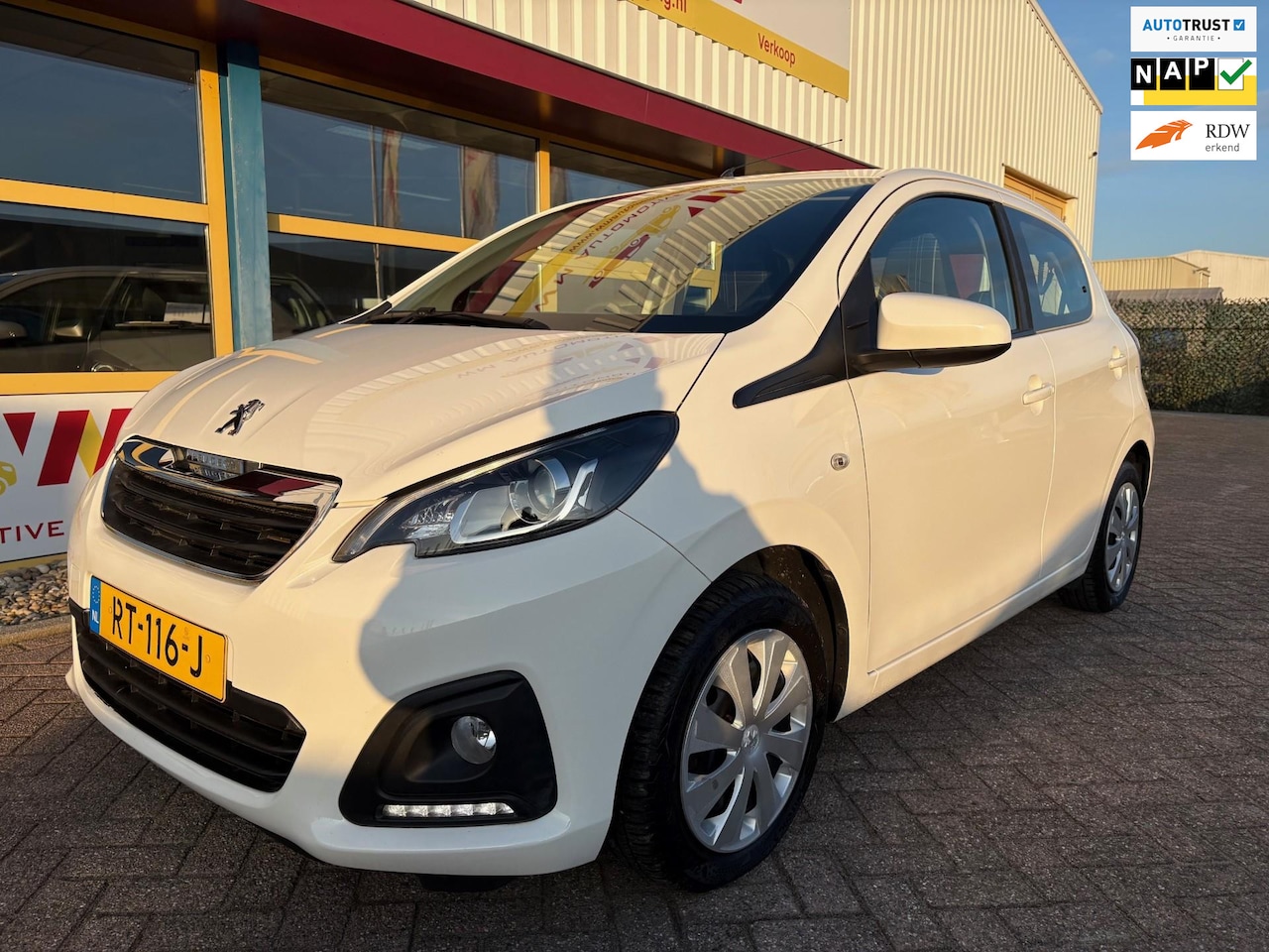 Peugeot 108 - 1.0 e-VTi Active AIRCO APK T/M 13-2-27 - AutoWereld.nl
