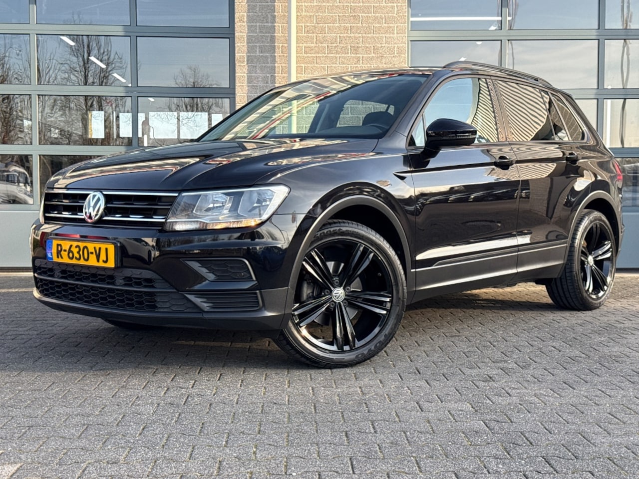 Volkswagen Tiguan - 1.4 TSI Comfortline Business |APPLE CARPLAY|KEYLESS| - AutoWereld.nl