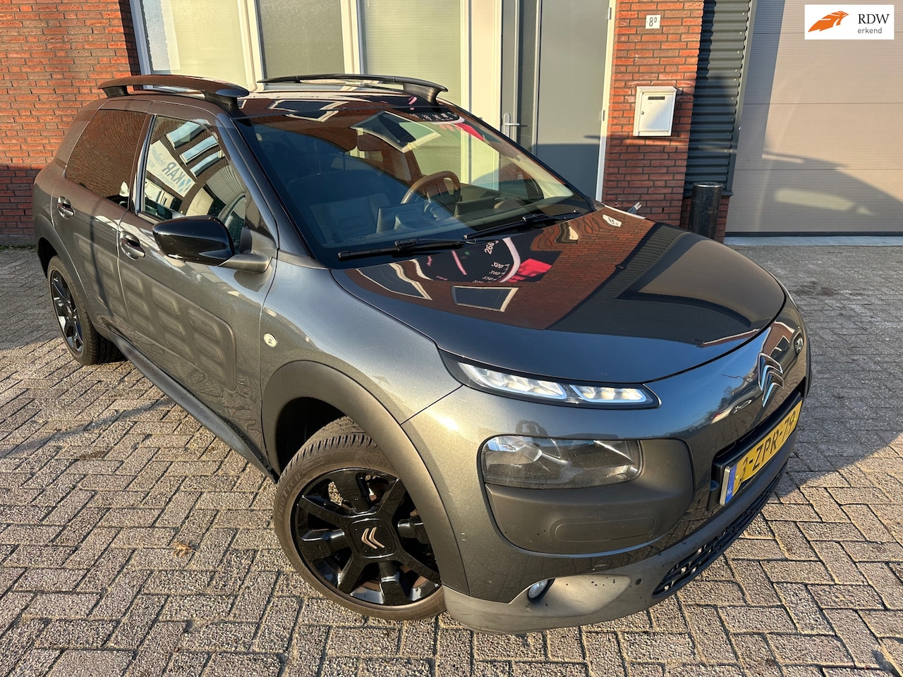 Citroën C4 Cactus - 1.2 e-VTi Shine / Leder / Camera / Navi / PDC / AUT - AutoWereld.nl