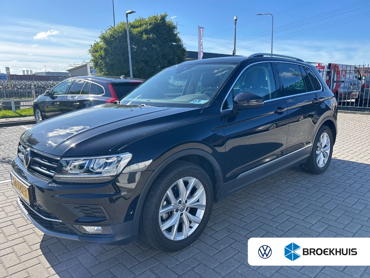 Volkswagen Tiguan - 1.4 TSI 150 pk ACT Highline 7-DSG | Trekhaak wegklapbaar | Rondomzichtcamera | Panoramadak - AutoWereld.nl