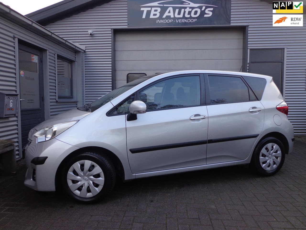 Toyota Verso S - 1.3 VVT-i Aspiration ! AUTOMAAT / PANORAMADAK ! - AutoWereld.nl