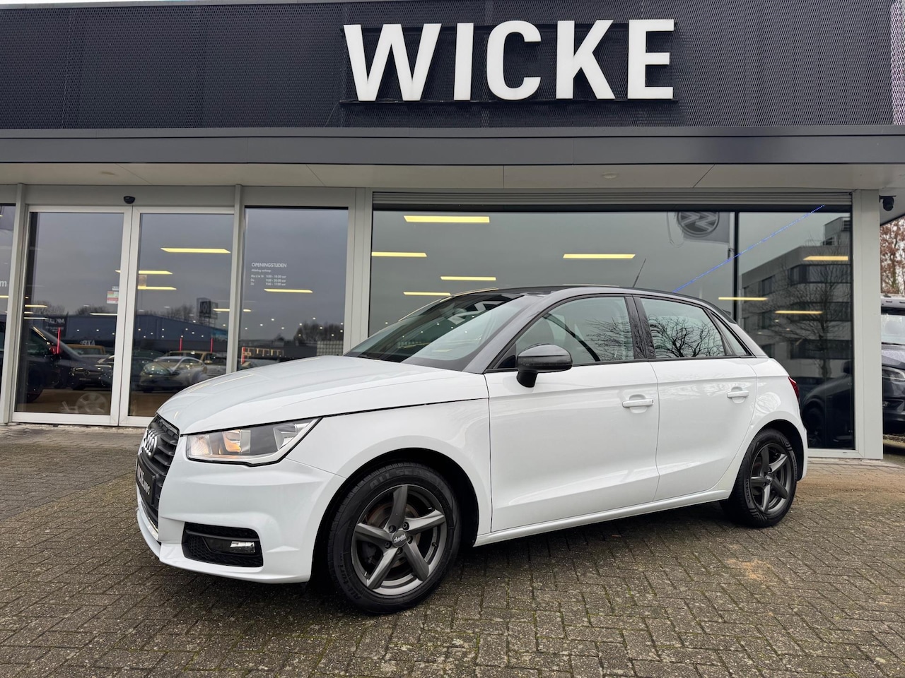 Audi A1 Sportback - 1.0 TFSI Sport Navigatie Stoelrverw. Clima Cruise control - AutoWereld.nl