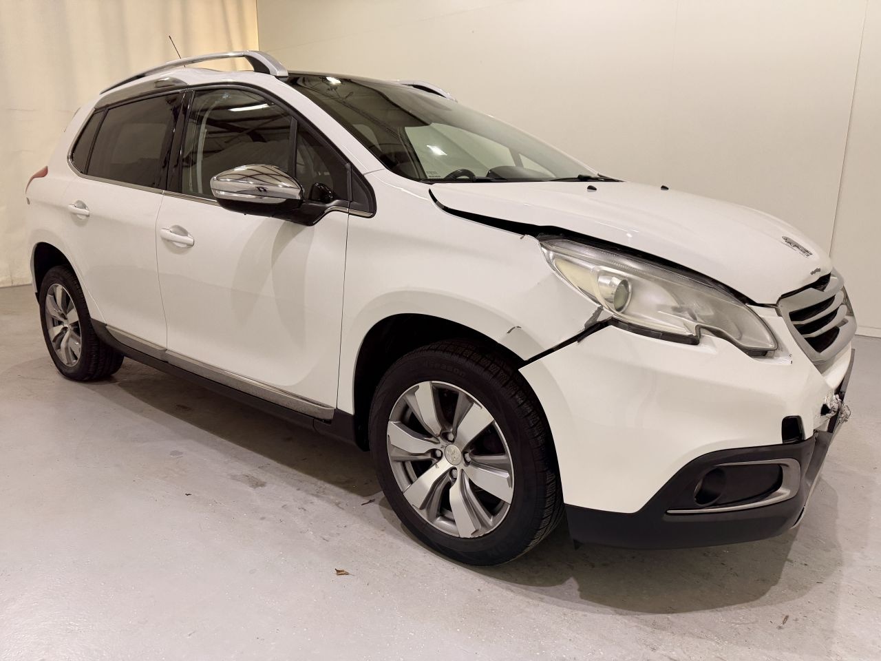 Peugeot 2008 - 1.2 PureTech Allure Automaat - AutoWereld.nl