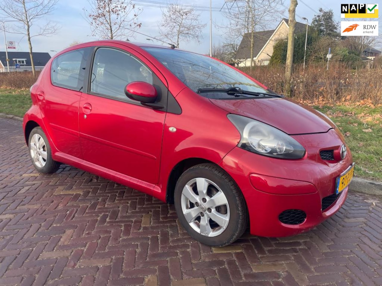 Toyota Aygo - 1.0-12V Aspiration Red Navigator Automaat - AutoWereld.nl