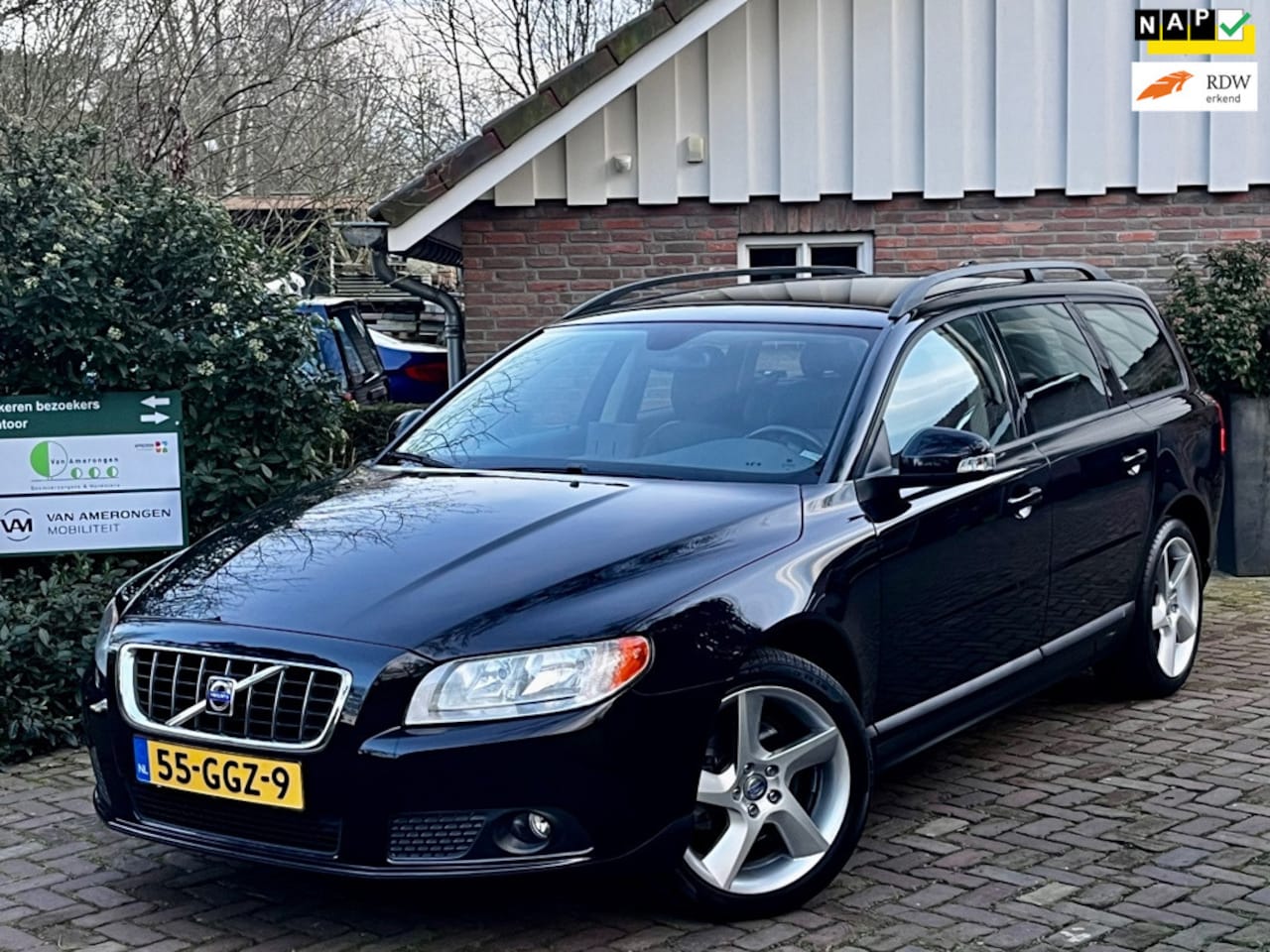 Volvo V70 - 2.0 Youngtimer | Origineel NL | RIJKLAAR | Dealer Onderhouden | 1e Eig. | LEDER - AutoWereld.nl