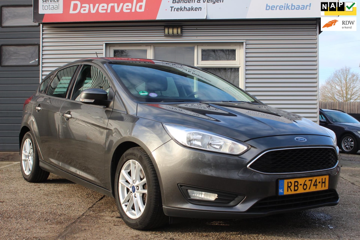 Ford Focus - 1.0 Lease Edition 1.0 Lease Edition 5-deurs, nieuwe distributie-set, nap, airco, trekhaak, parkeersensoren, - AutoWereld.nl