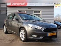 Ford Focus - 1.0 Lease Edition 5-deurs, nieuwe distributie-set, nap, airco, trekhaak, parkeersensoren,