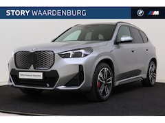 BMW iX1 - eDrive20 M Sport / Panoramadak / Trekhaak / Sportstoelen / M Adaptief onderstel / Comfort