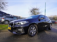 BMW 1-serie - (f40) 116i 109pk AUTOMAAT Buss Edition Parking Pack Navi Clima Xenon