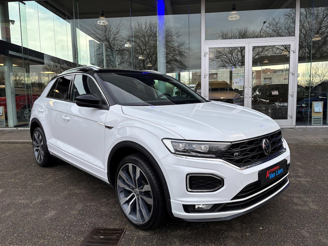 Volkswagen T-Roc - 1.5 TSI 150pk 7-DSG Sport Business R| Adapt Cruise|Navi|Led|19"Suzuka| Rijklaarprijs incl - AutoWereld.nl