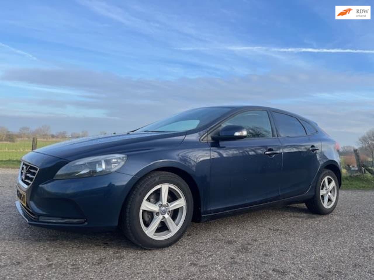 Volvo V40 - 1.6 D2 Momentum Airco navi 381708 km bj 2014 let op spring uit zijn 6e versneling - AutoWereld.nl