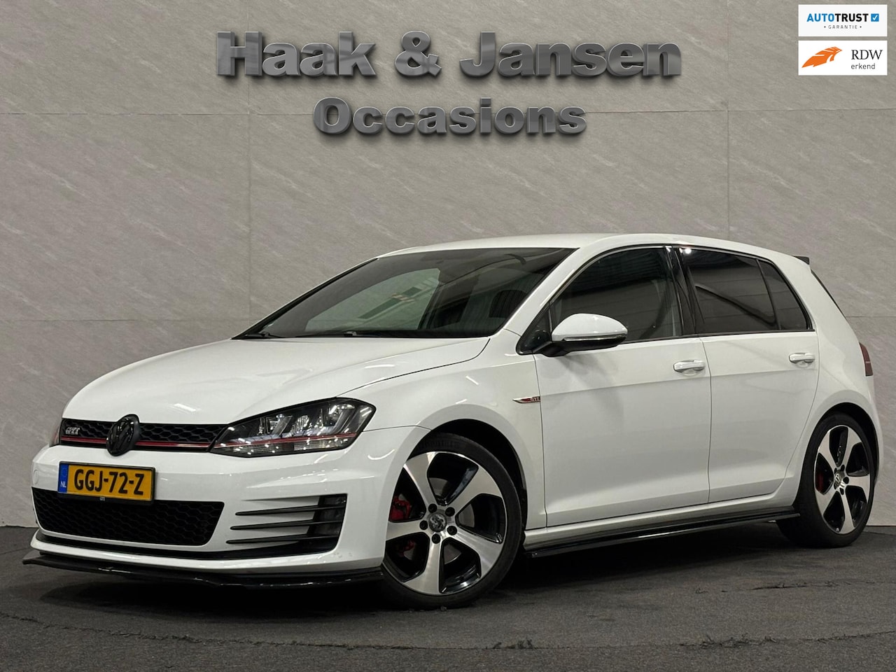 Volkswagen Golf - GTI - Stoelverwarming - Navi - Cruise - AutoWereld.nl