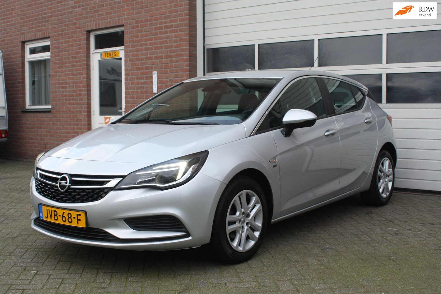 Opel Astra - 1.6 CDTI 120 Jaar Edition Garantie Airco 5 Deurs Nette Auto Navigatie Apple Carplay - AutoWereld.nl