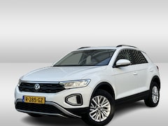 Volkswagen T-Roc - 1.5 TSI Life Business / Navigatie / App connect / Camera / Parkeersensoren V+A / Stoelverw