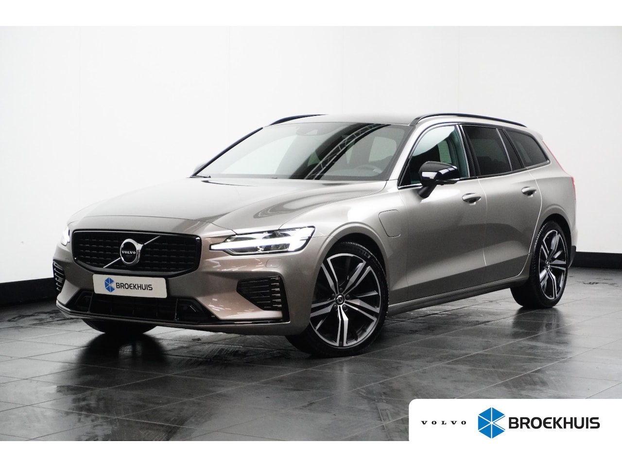 Volvo V60 - 2.0 T6 Recharge AWD R-Design | Adaptieve Cruise Control | 360 Camera | Stoel en stuurwielv - AutoWereld.nl