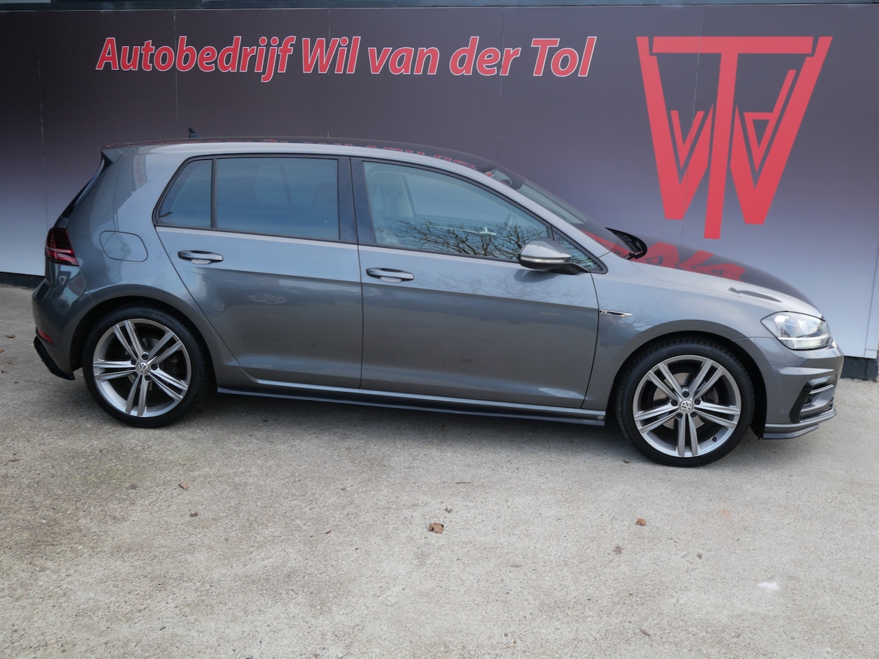 Volkswagen Golf - 1.5 TSI R-LINE | AUTOMAAT | KEYLESS | LEER | VIRTUAL | ADAPT. CRUISE | NL-AUTO!! - AutoWereld.nl