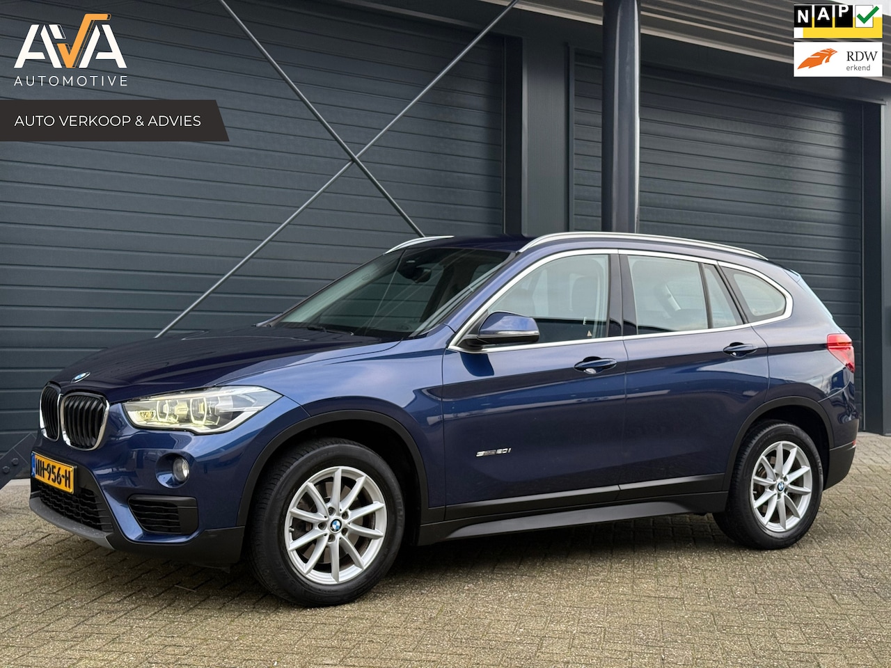BMW X1 - SDrive20i Centennial High Executive, HUD, Leder, Stoelverw., Dealer onderhouden - AutoWereld.nl