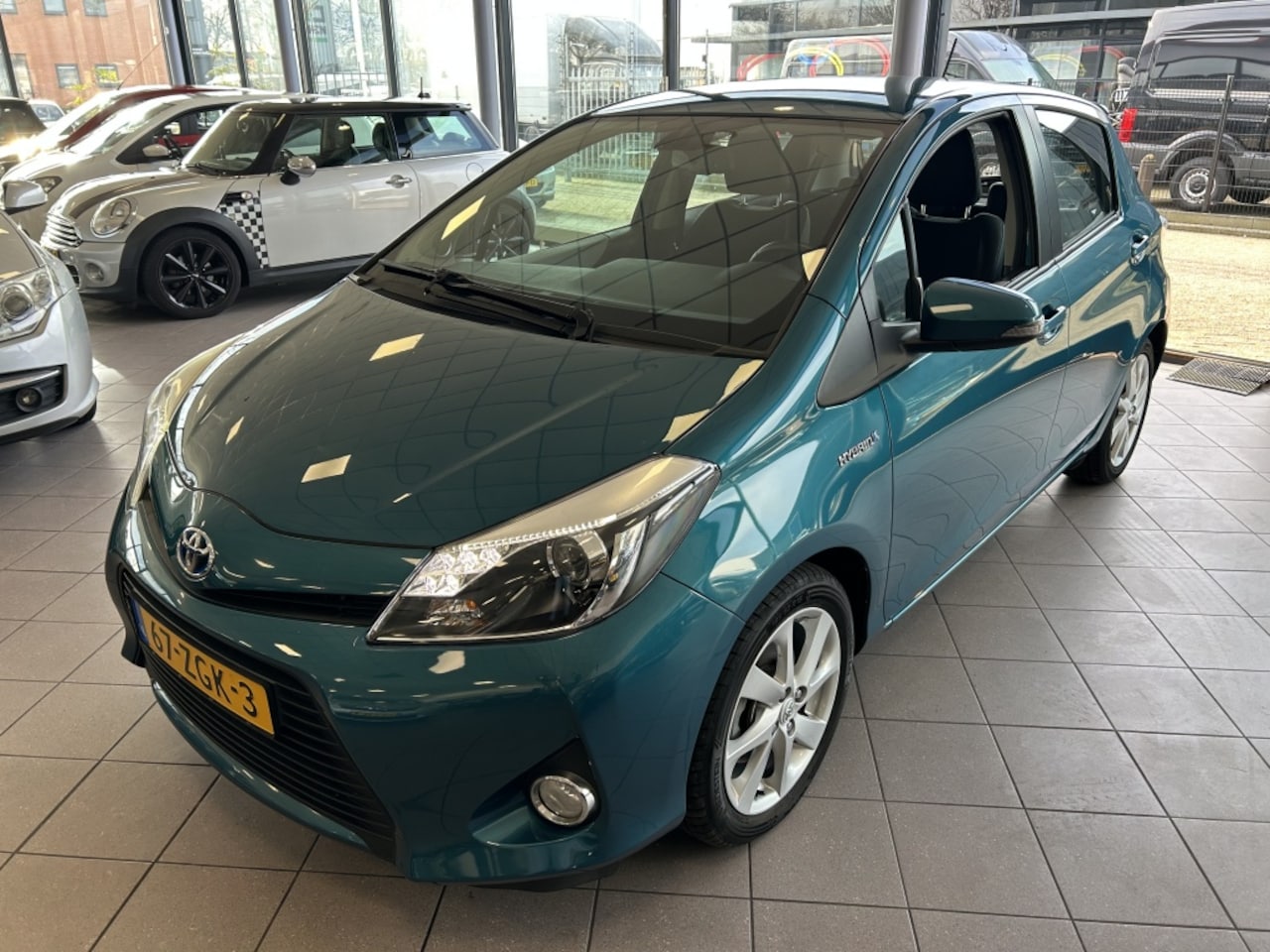 Toyota Yaris - 1.5 Full Hybrid Dyn. Achteruitrij cam navi NW APK BJ 2012 !!! - AutoWereld.nl