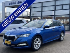 Skoda Octavia Combi - 1.5 TSI 150 pk First Edition Trekhaak Navi Led Matrix Stoelverwarming Adaptieve Cruise ACC