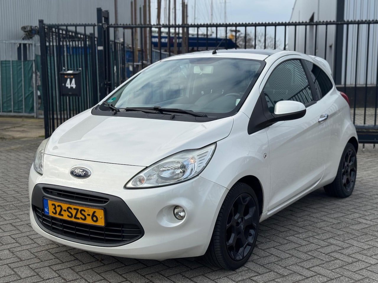 Ford Ka - 1.2 Titanium X start/stop Pano Clima Nette Auto - AutoWereld.nl