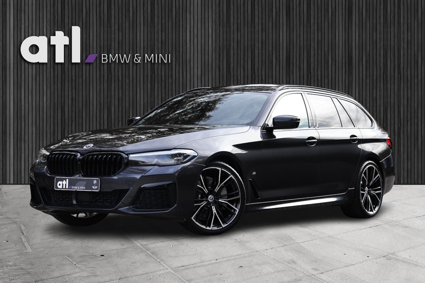BMW 5-serie Touring - 530i High Executive M-Sport | 20"| Pano | HUD | 360 Cam | Standkachel | Keyless | Driving - AutoWereld.nl