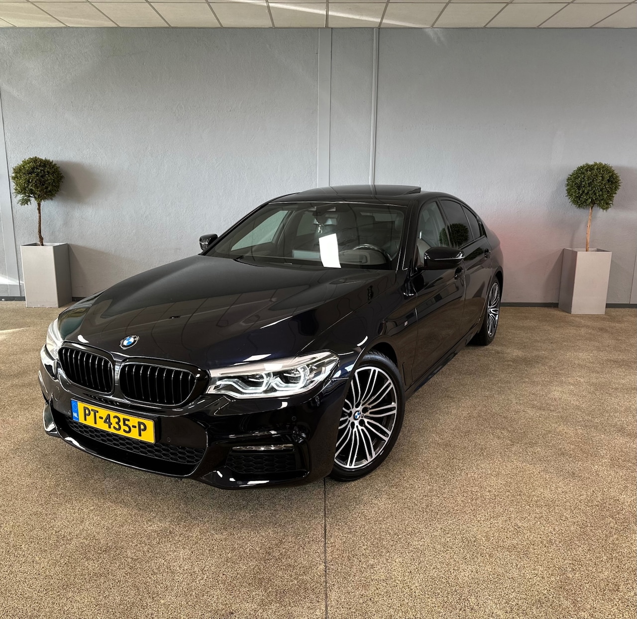 BMW 5-serie - 520d M Sport - Open dak - Ambi - HUD - Camera - Memory - AutoWereld.nl