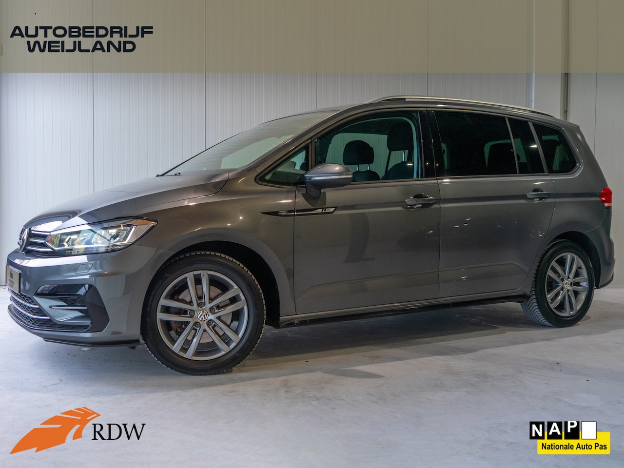 Volkswagen Touran - 1.4 TSI Highline Business R-Line 7 persoons I Trekhaak I Carplay I Adap. cruise I 17" I St - AutoWereld.nl
