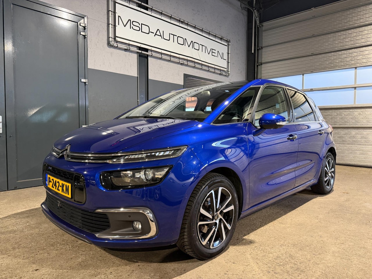 Citroën C4 Picasso - 1.2 PureTech Shine Trekhaak Panoramadak - AutoWereld.nl