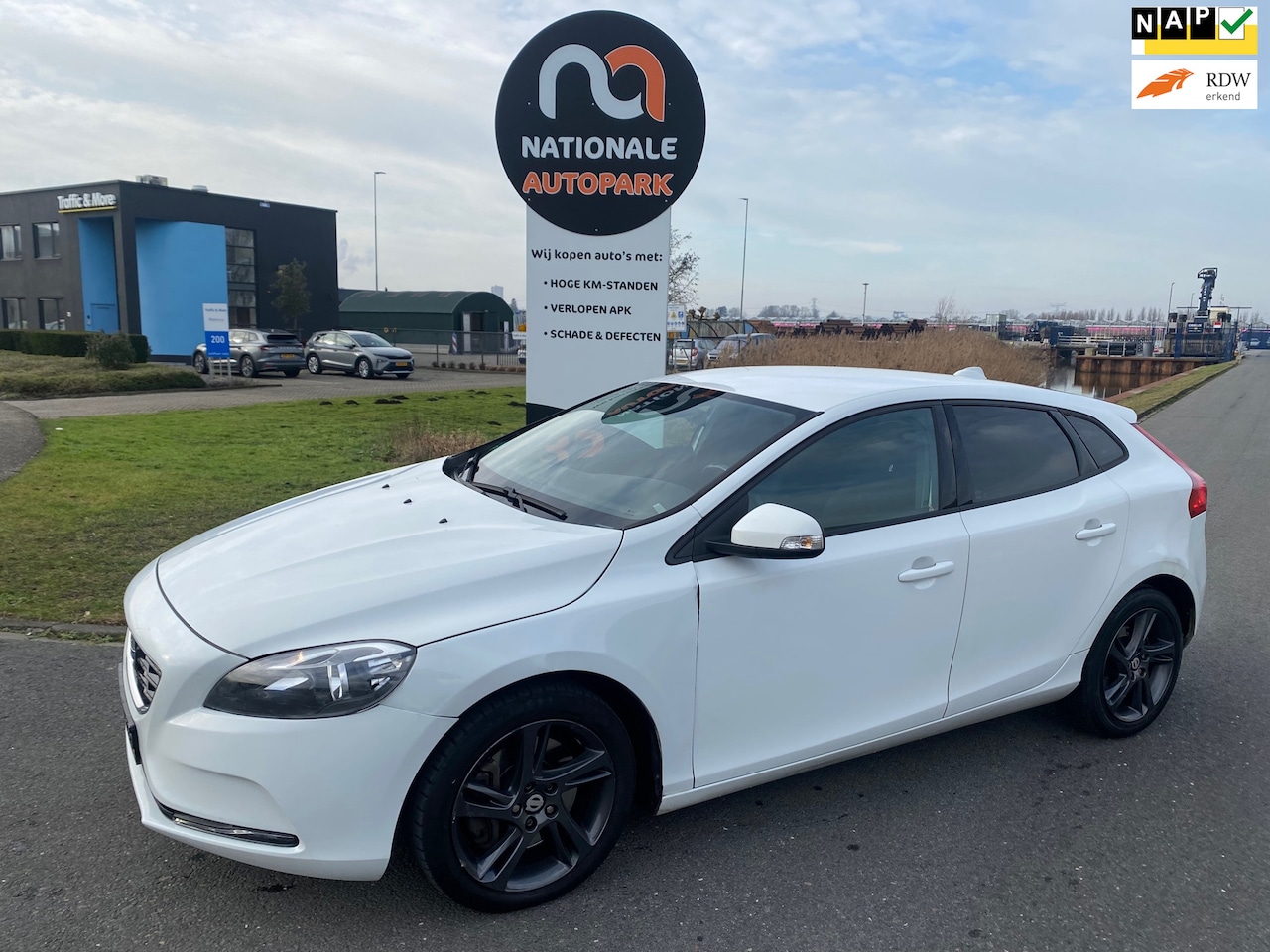 Volvo V40 - 2014 * 2.0 D4 Kinetic Business * EURO 6 * APK * - AutoWereld.nl