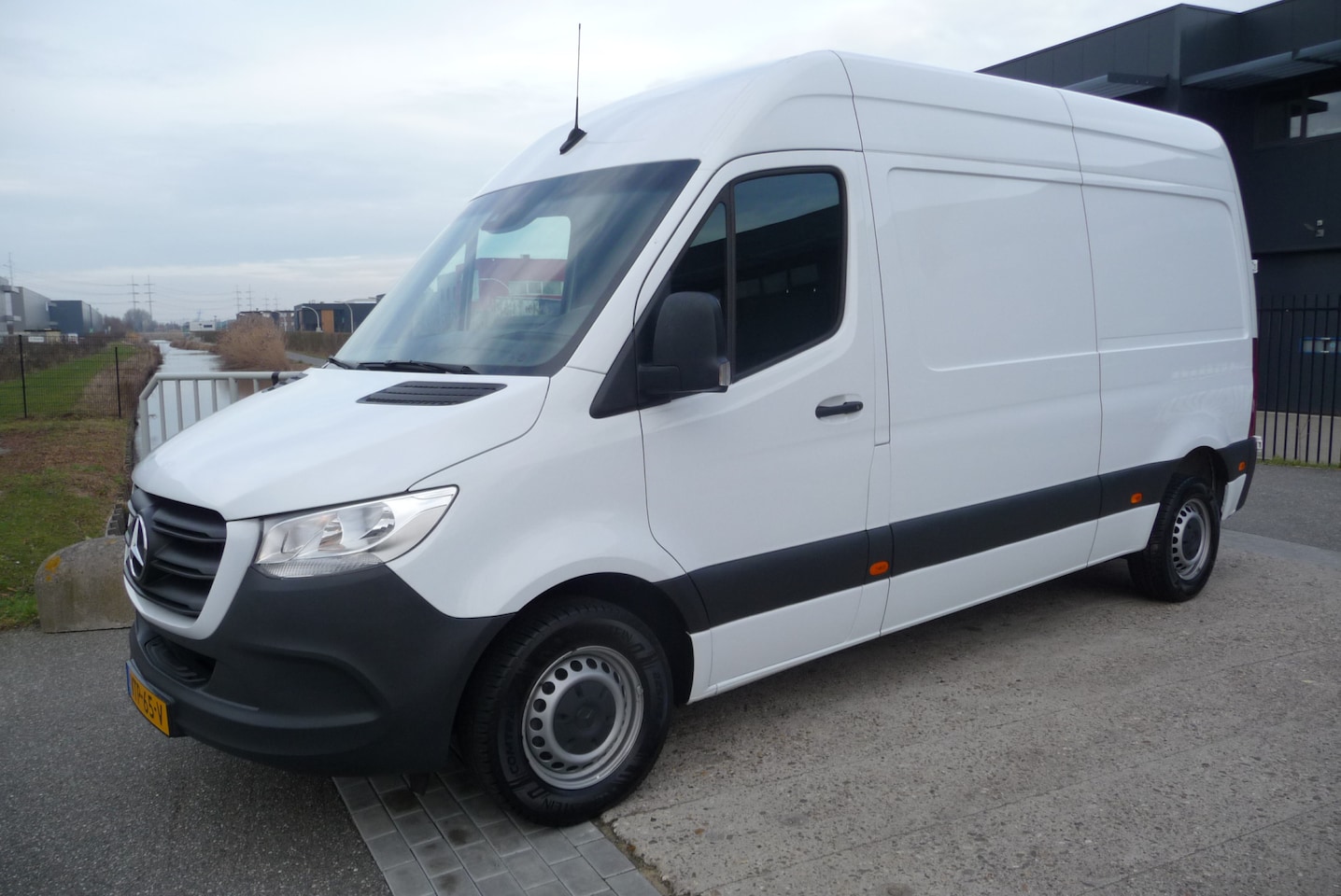 Mercedes-Benz Sprinter - 215 1.9 CDI L2H2 FWD trekhaak camera, bank - AutoWereld.nl