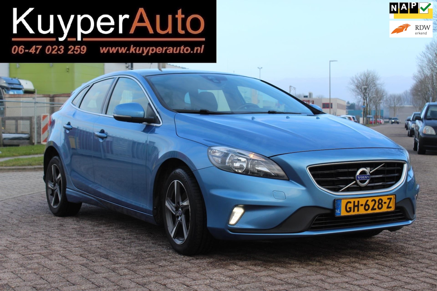 Volvo V40 - 2.0 D2 R-Design Business pano, clima multimedia - AutoWereld.nl