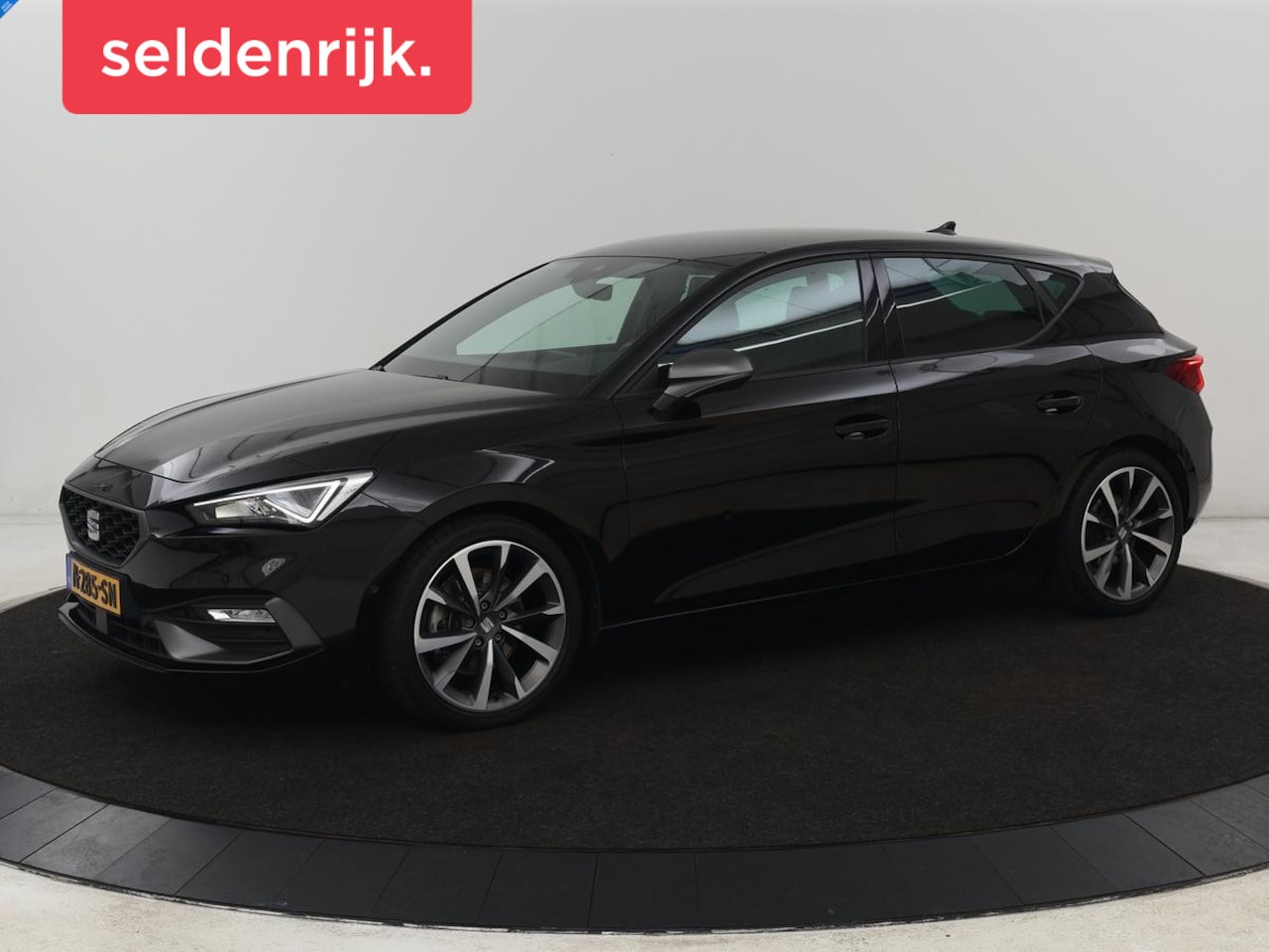 SEAT Leon - 1.5 eTSI FR Intens | Stoelverwarming | Adaptive cruise | Camera | Carplay | Sfeerverlichti - AutoWereld.nl