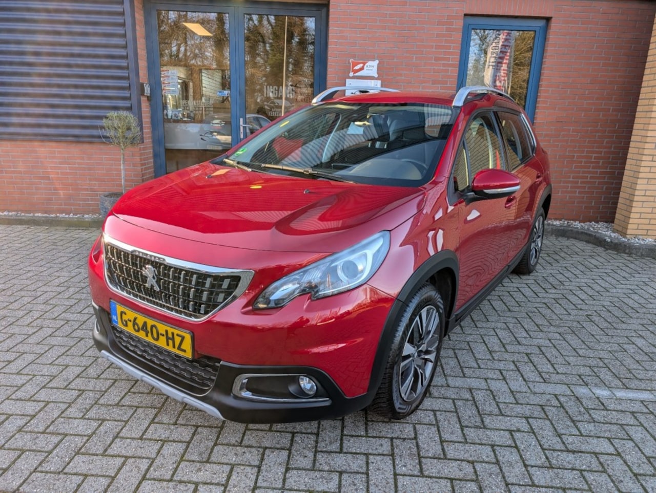 Peugeot 2008 - 1.2 PureTech GT-Line 1.2 PURETECH GT-LINE,AUTOMAAT,Airco,Cruise,PDC,Trekhaak - AutoWereld.nl