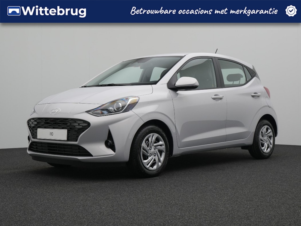 Hyundai i10 - 1.0 Premium NAVIGATIE | CLIMATE CONTROL | PARKEERSENSOREN + CAMERA - AutoWereld.nl