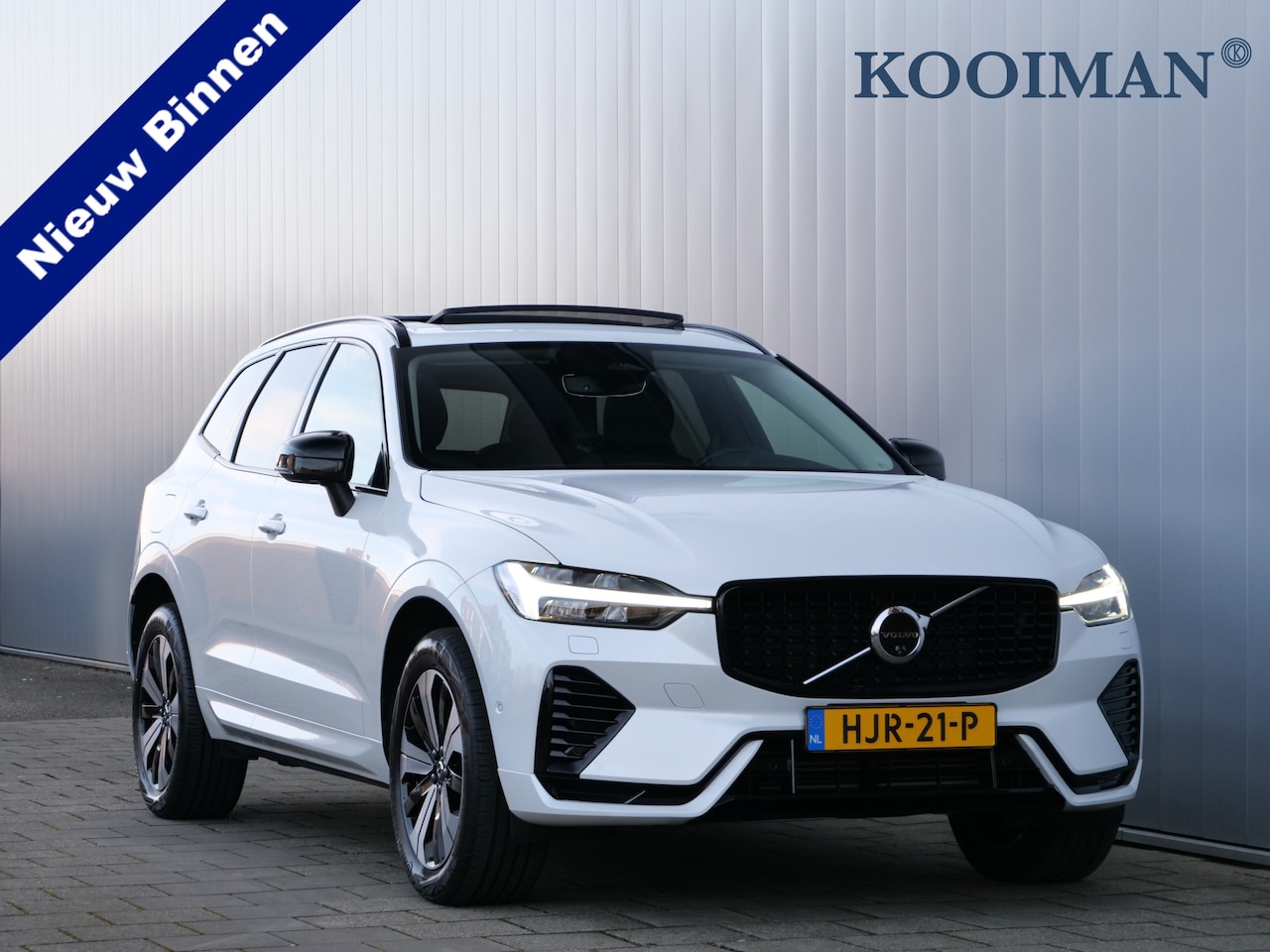 Volvo XC60 - 2.0 T6 Plug-in hybrid AWD Plus Bright 350 Pk Automaat Navi / DAB / Leer / Apple Carplay / - AutoWereld.nl