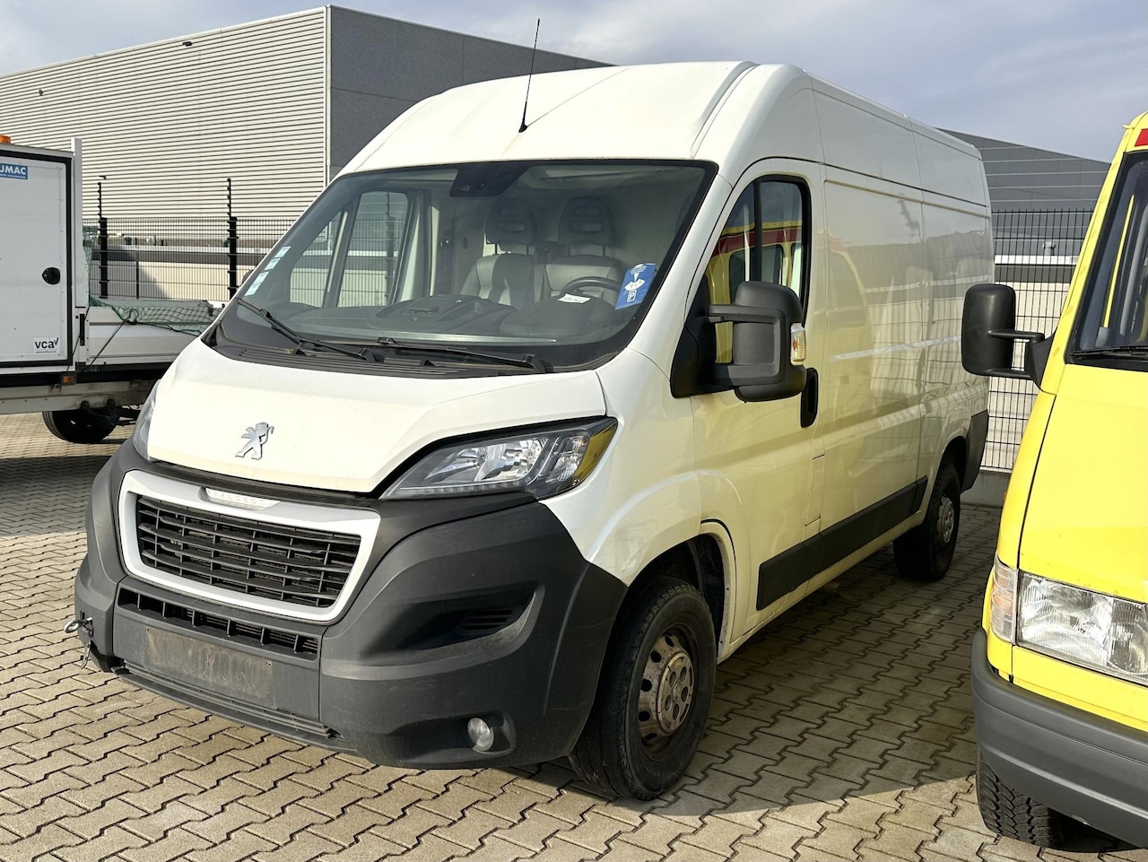 Peugeot Boxer - 2.2 BlueHDi 140 L2H2 MOTOR NIET 100% - AutoWereld.nl