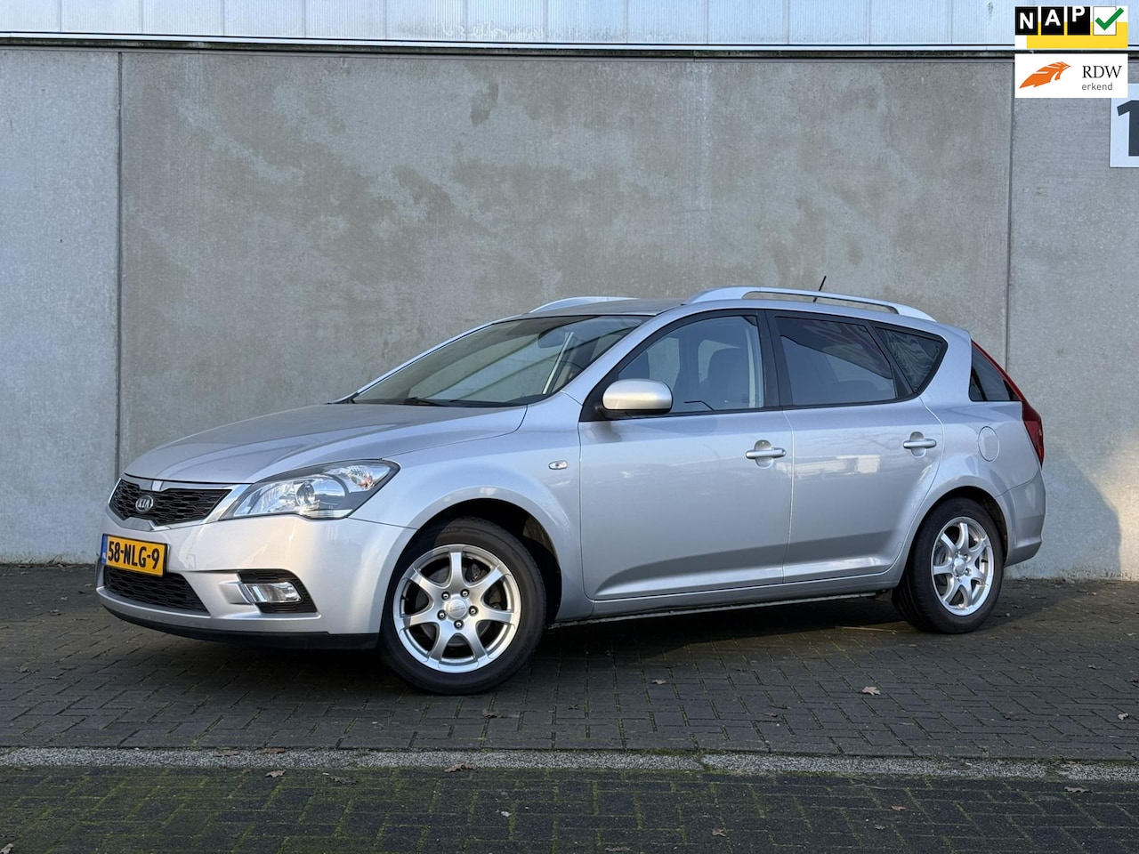Kia Cee'd Sporty Wagon - 1.4 CVVT X-ecutive 1.4 CVVT X-ecutive, Airco, APK 16inch - AutoWereld.nl