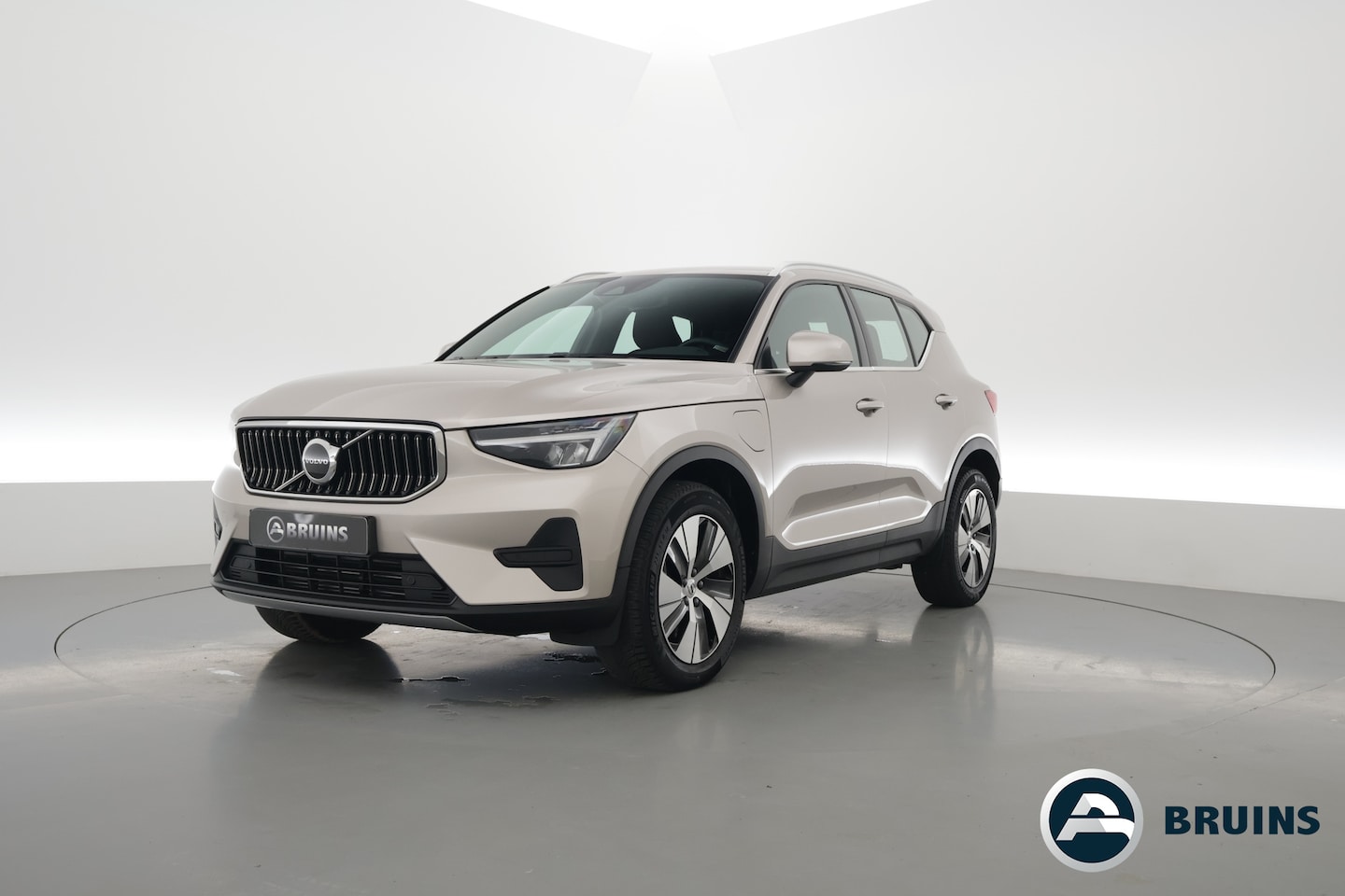 Volvo XC40 - 1.5 T4 Plug-in hybrid Plus Bright | Facelift | Elek. Trekhaak | H&K audio | memory stoelen - AutoWereld.nl
