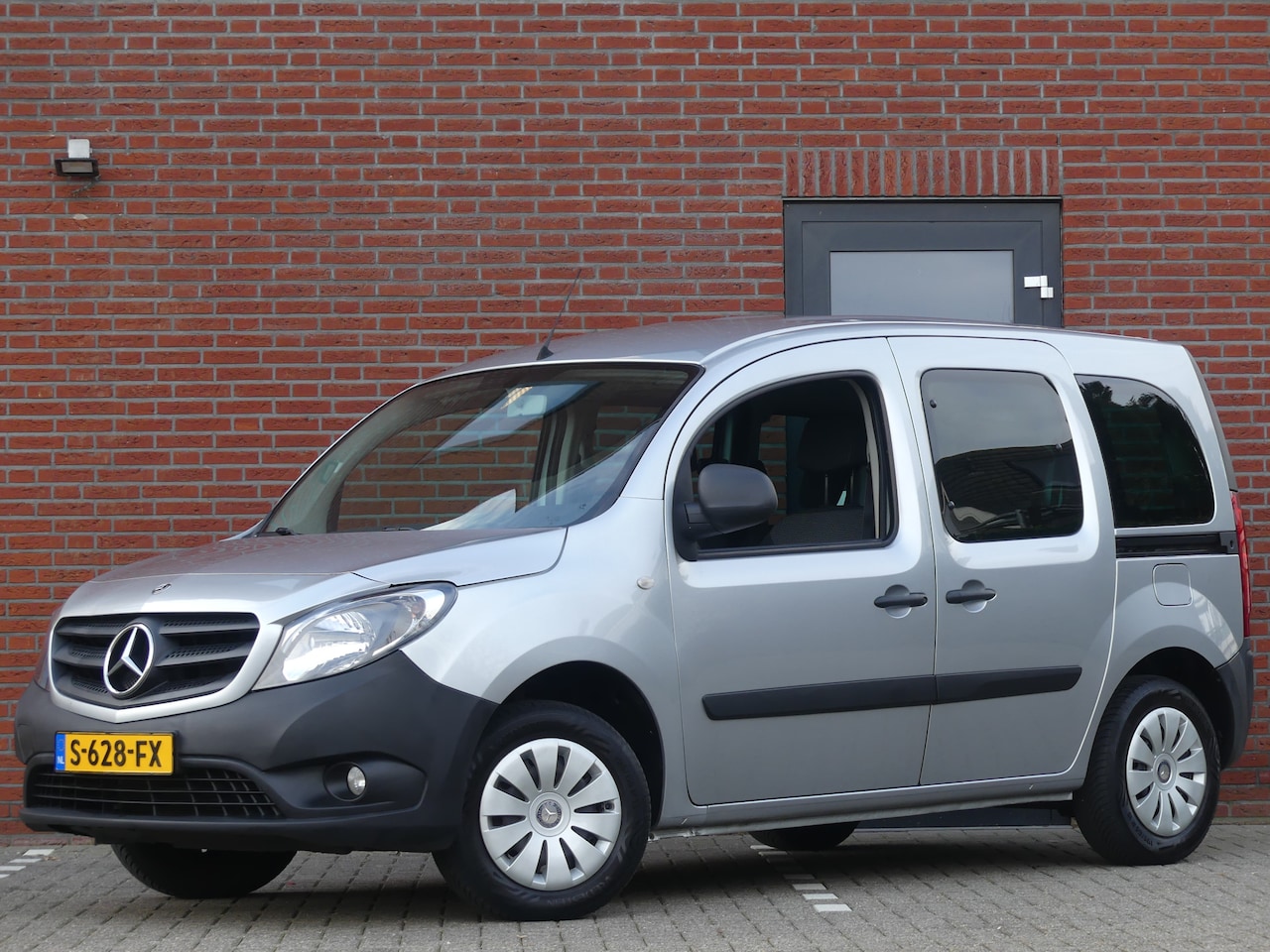 Mercedes-Benz Citan - 109 CDI 5Persoons Dubbele Schuifdeuren PDC/Trekhaak - AutoWereld.nl