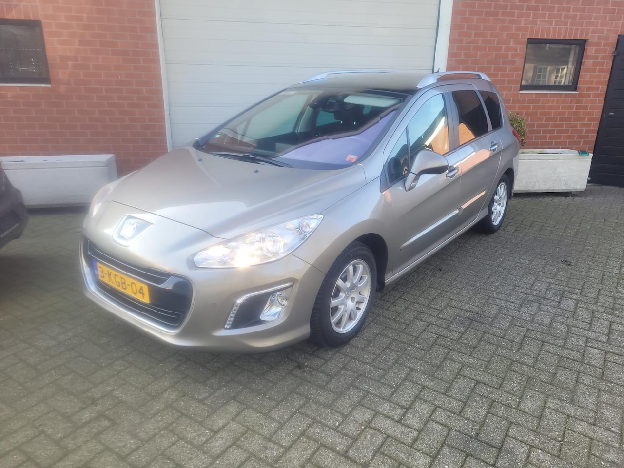 Peugeot 308 SW - 1.6 Trekhaak | Pano | Clima | CruiseControl - AutoWereld.nl