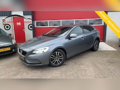 Volvo V40 - 2.0 D2 Nordic+ TREKHAAK / CARPLAY / FULL LED / CAMERA / STOELVERW / STANDKACHEL / NL-AUTO