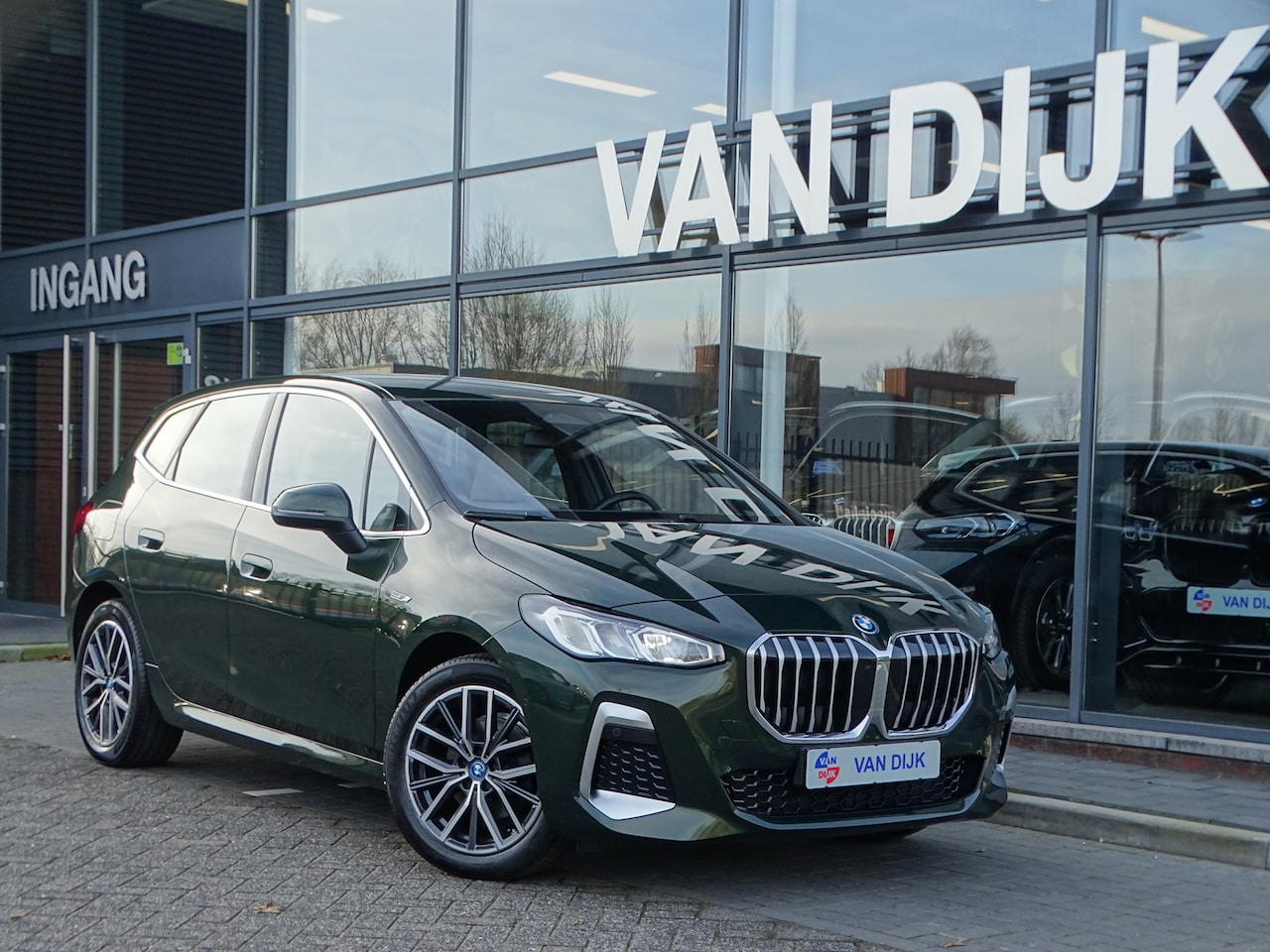 BMW 2-serie Active Tourer - 225e xDrive M Sportpakket Ada. M-onderstel DAB Sportstoelen Parkeerhulpsysteem 18''LM Velg - AutoWereld.nl
