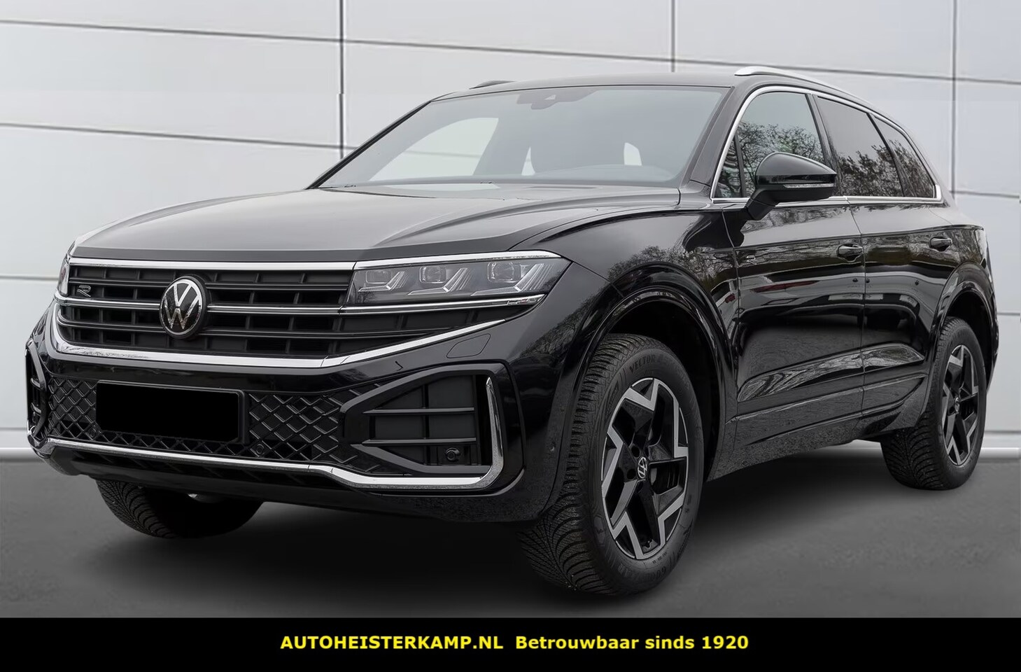 Volkswagen Touareg - 3.0 TDI R-Line Grijs Kenteken ACC Stoelkoeling Luchtvering Trekhaak Head-Up - AutoWereld.nl