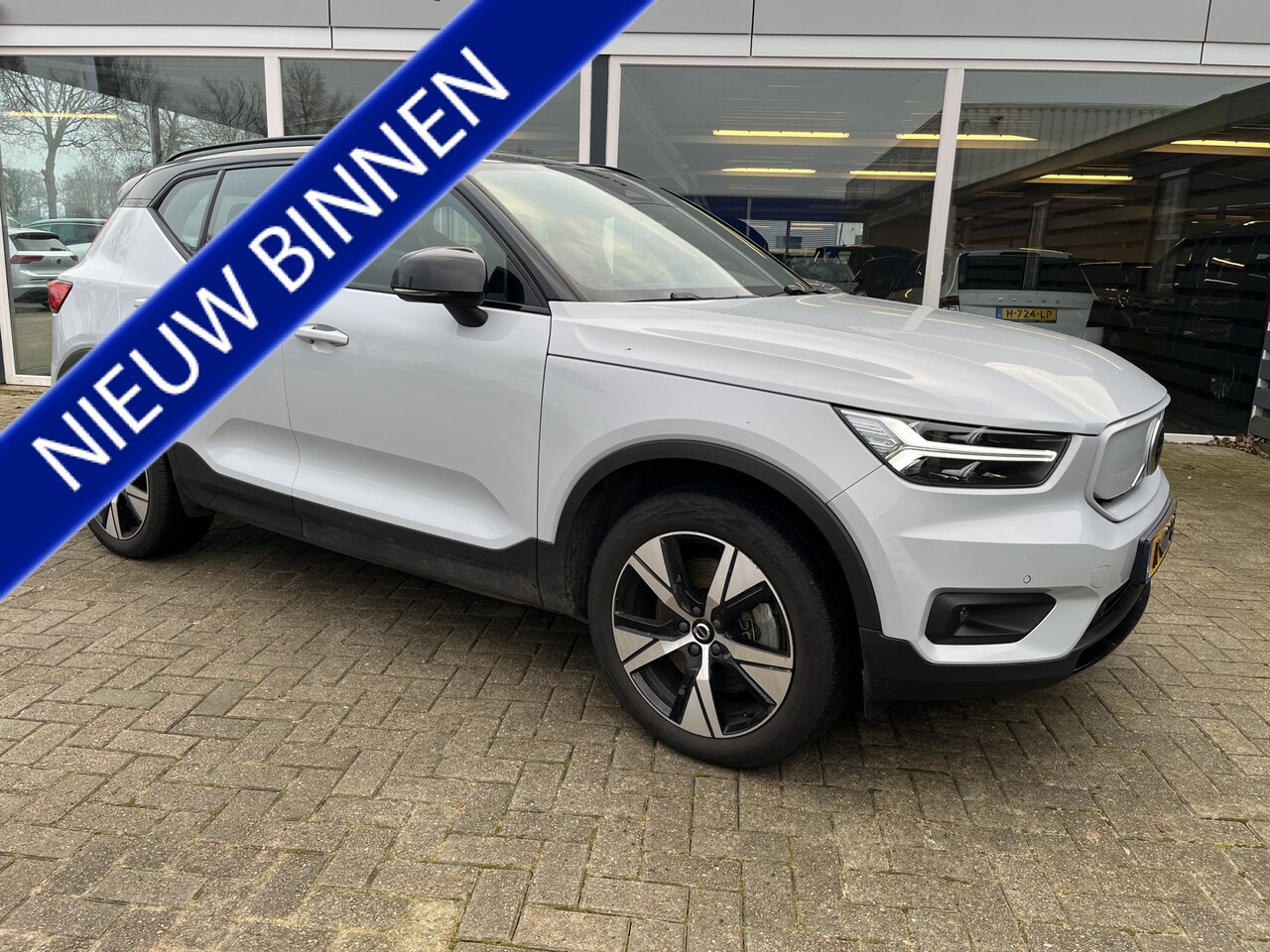 Volvo XC40 - Recharge P8 AWD R-Design Trekhaak / Sportstoelen / Led / Lmv / Camera / Stoelverwarming - AutoWereld.nl