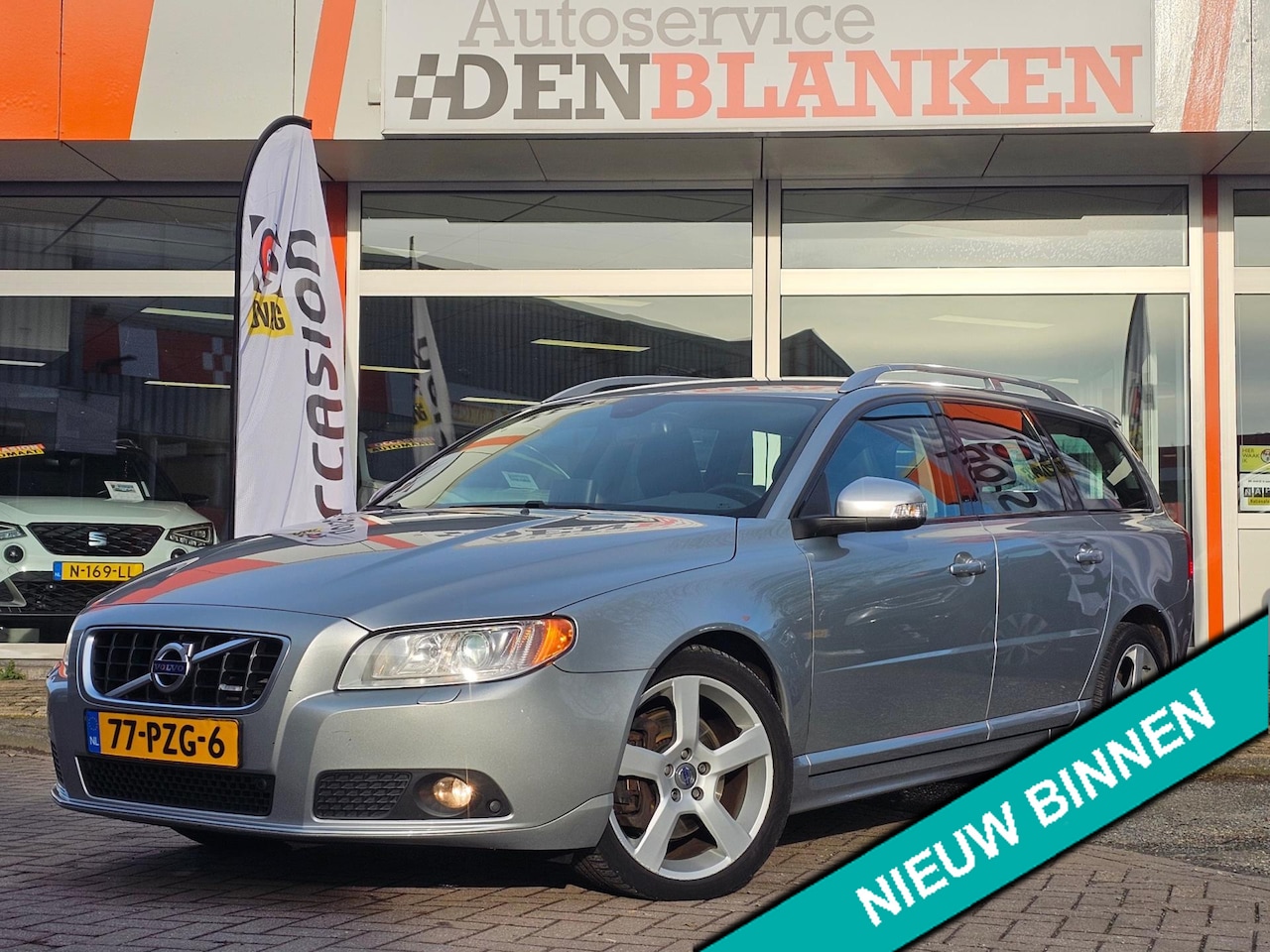 Volvo V70 - 2.0T R-Edition 203pk BJ.2011 Automaat / Navi / Leder / Xenon / Camera / Trekhaak / 18"Lmv - AutoWereld.nl