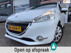 Peugeot 208 - 1.2 VTi Allure met parkeersensoren en bluetooth telefoon en cruise controle