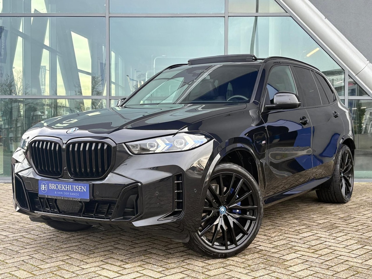 BMW X5 - XDrive50e Plug in Hybride M sport Black Pack 490pk Panoramadak / 22inc / HU Display - AutoWereld.nl