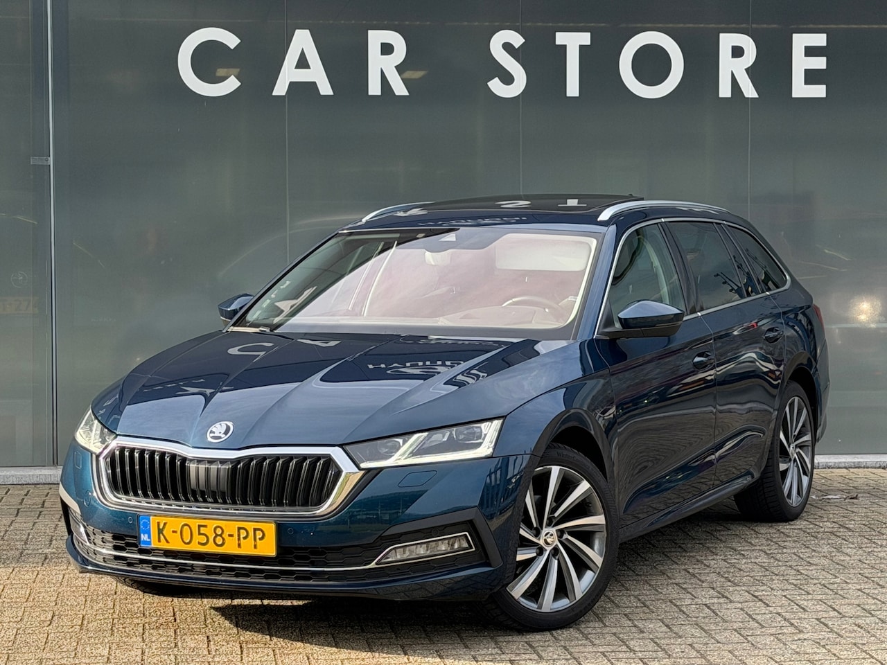 Skoda Octavia Combi - 1.0 e-TSI Business Edition Plus PANORAMADAK TREKHAAK HEAD-UP - AutoWereld.nl